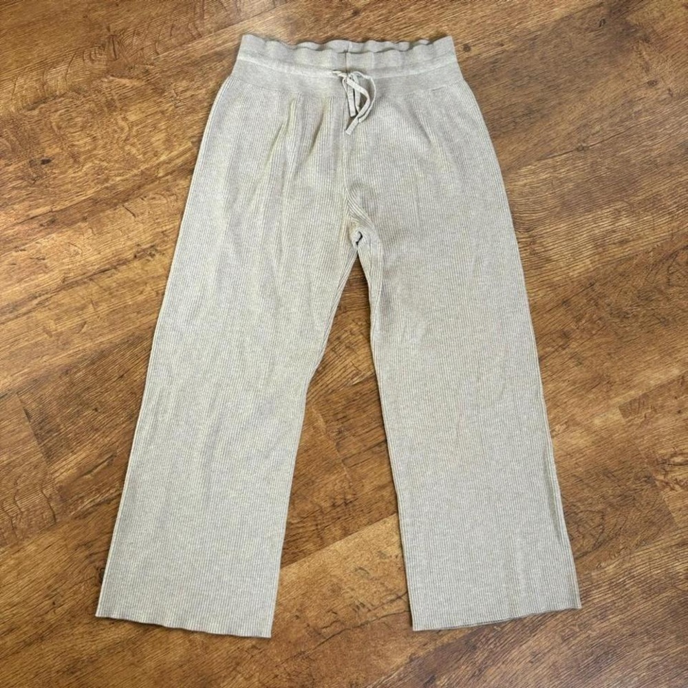 tan cream uniqlo wide leg sweatpants